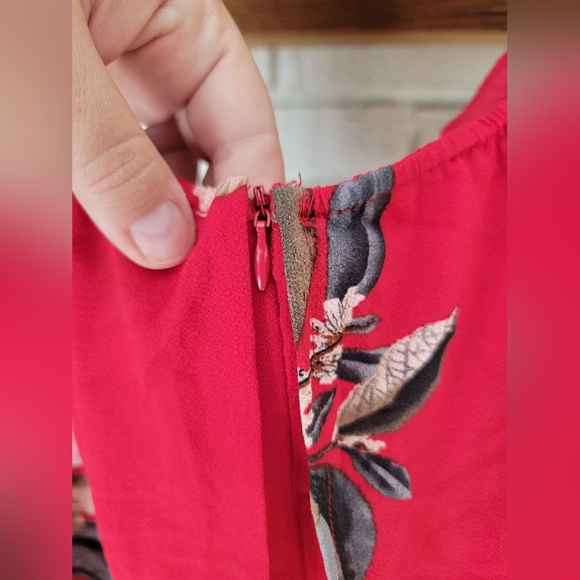 Missguided Red Floral Crepe Overlay Bardot Playsuit Womens Size 10 NWT - Picture 5 of 8